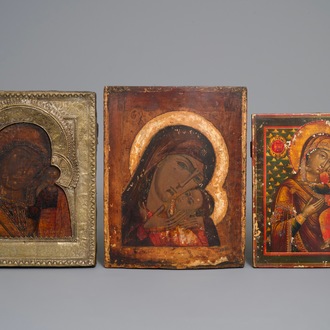 Drie Russchische iconen met 'Moeder Gods' of 'Theotokos', 19e eeuw