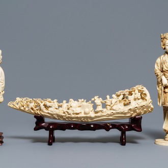 Twee ivoren figuren en een opengewerkte tand, China en Japan, 19/20e eeuw