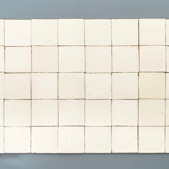 Een lot van ca. 80 witte Delftse tegels, 18e eeuw