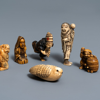 Zes Japanse ivoren en houten netsuke, Meiji/Showa, 19/20e eeuw