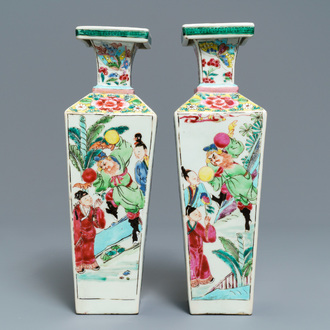 Une paire de vases de forme carré en porcelaine de Chine famille rose, Yongzheng