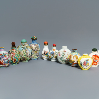 Thirteen various Chinese snuff bottles, 19/20th C.