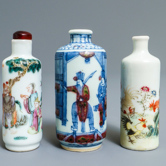 Three Chinese porcelain snuff bottles, 19/20th C.