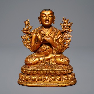 Une figure de Tsongkhapa en bois doré et laqué, Chine, 18ème