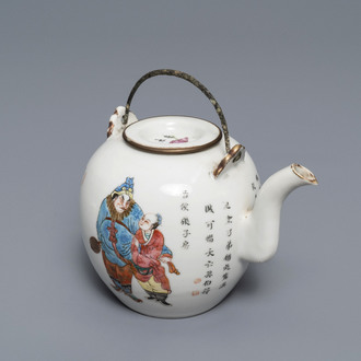 Une théière couverte en porcelaine de Chine famille rose à décor 'Wu Shuang Pu', marque de Daoguang, 19ème
