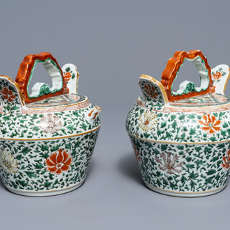 Une paire de pots à chaux en porcelaine de Chine famille verte pour le Vietnam, Kangxi