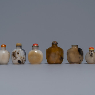 Eight Chinese agate snuff bottles, 19/20th C.