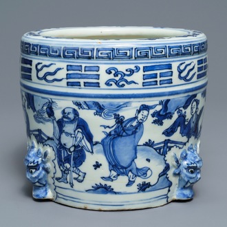 Un grand brûle-parfum en porcelaine de Chine bleu et blanc à décor d'immortels, Wanli