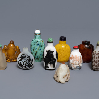 Twelve various Chinese snuff bottles, 20th C.