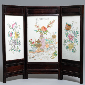 A Chinese threefold table screen with qianjiang cai plaques, 19/20th C.