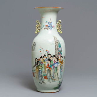 Un vase en porcelaine de Chine famille rose à double décor, 19/20ème