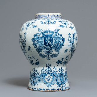 A large Dutch Delft blue and white vase with the arms of the Duchy of Brabant, 1st half 18th C.