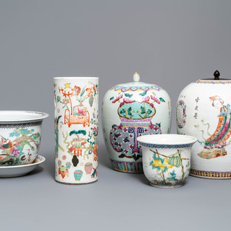 A varied collection of Chinese famille rose porcelain, 19/20th C.