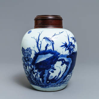 Un pot en porcelaine de Chine bleu et blanc, époque Transition