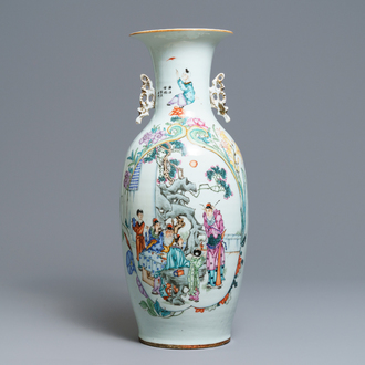 A fine Chinese famille rose two-sided design vase, 19/20th C.