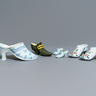 Six modèles de chaussures et pantoufles en faïence de Delft et faïence française, 18/19ème