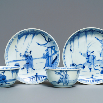 Een paar Chinese blauw-witte koppen en schotels met figuren, Ca Mau scheepswrak, Yongzheng