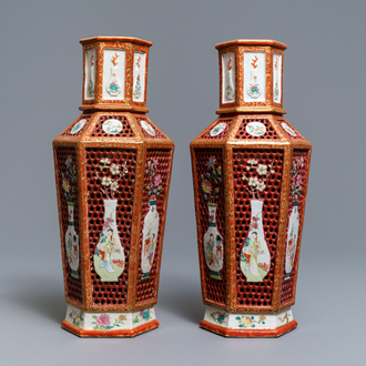 Une paire de vases à double parois en porcelaine de Chine famille rose, Yongzheng