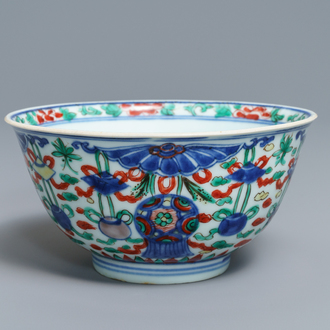 Un bol en porcelaine de Chine wucai, Shunzhi, époque Transition