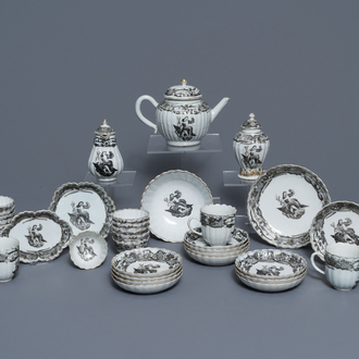 Un service à thé de 37 pièces en porcelaine de Chine grisaille à décor de Jupiter, Qianlong
