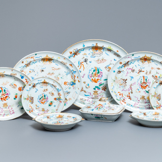 A 9-piece Chinese famille rose service with antiquities design, Jiaqing/Daoguang