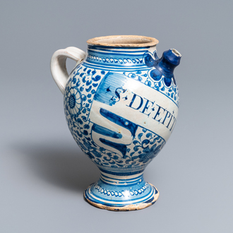 Een blauw-witte Antwerpse majolica siroopkan, gedateerd 1609