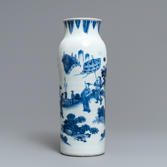 Un vase de forme rouleau en porcelaine de Chine bleu et blanc à décor figuratif, époque Transition