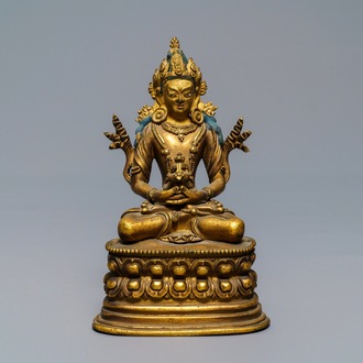 A Chinese gilt bronze figure of Amitayus, 17/18th C.