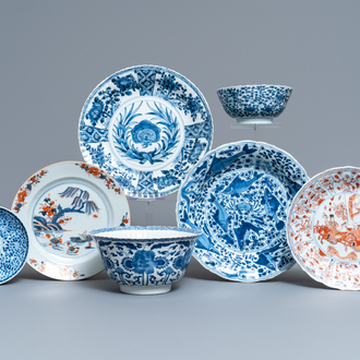 Sept pièces en porcelaine de Chine bleu et blanc, rouge de fer et de style Imari, Kangxi/Qianlong