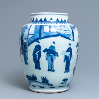 Un grand vase en porcelaine de Chine bleu et blanc, époque Transition