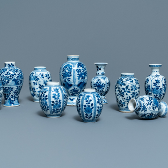 Eleven small Chinese blue and white vases with floral design, Kangxi