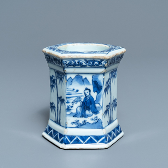 Un saleron en porcelaine de Chine bleu et blanc, époque Transition