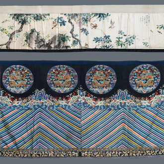 Twee Chinese rechthoekige geborduurde en beschilderde zijden doeken, 19/20e eeuw