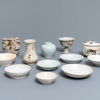 Une collection de 12 pièces de type Cizhou et qingbai, Chine, Song, Yuan et après