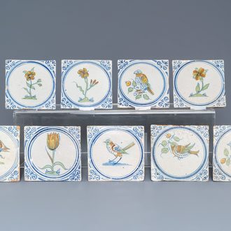 Neuf carreaux en faïence polychrome de Delft aux décors de fleurs et d'oiseaux, 17ème