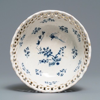 A blue and white Brussels faience 'à la haie fleurie' reticulated basket, 18th C.