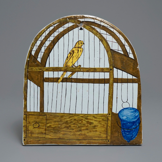 Een polychrome Delftse trompe l'oeil plaquette met een vogelkooi, 18e eeuw