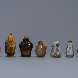 Six Chinese carved agate snuff bottles and a pendant, 19/20th C.