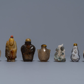 Six Chinese carved agate snuff bottles and a pendant, 19/20th C.