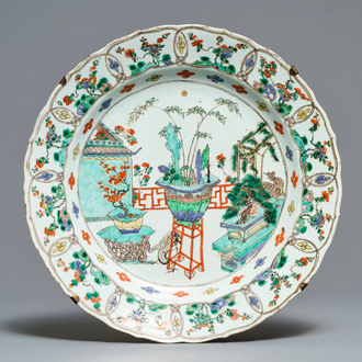 Een Chinese famille verte schotel met Johanneum merk, ex-coll. Augustus de Sterke, Kangxi