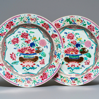 A pair of Chinese famille rose chargers with flower baskets, Qianlong