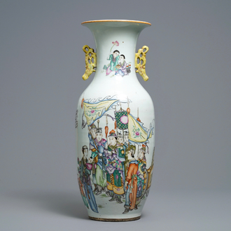 A Chinese famille rose two-sided design vase, 19/20th C.