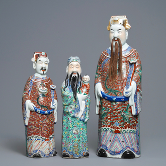 Trois figures des Trois Étoiles du Bonheur en porcelaine de Chine famille rose, 19/20ème