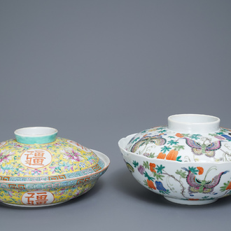 Two Chinese famille rose bowls and covers, 19/20th C.