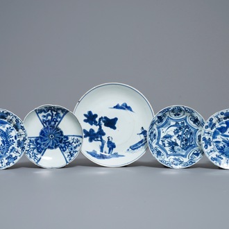 Five Chinese blue and white ko-sometsuke and kraak porcelain plates, Wanli/Tianqi