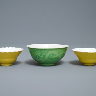 A pair of Chinese monochrome yellow bowls and a lime-green dragon bowl, Guangxu marks, 19/20th C.