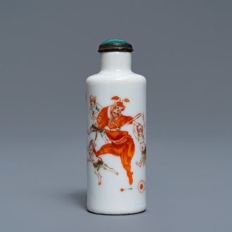 A Chinese famille verte 'Zhong Kui' snuff bottle, 19th C.