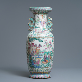 Un vase en porcelaine de Chine famille rose à décor d'immortels, 19ème