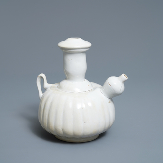 A southern-Chinese white-glazed kendi, 17/18th C.