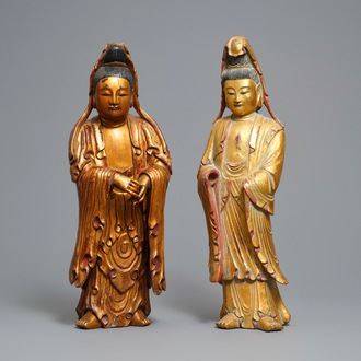 Deux grandes figures de Guanyin en bois doré et laqué, Chine, 18/19ème